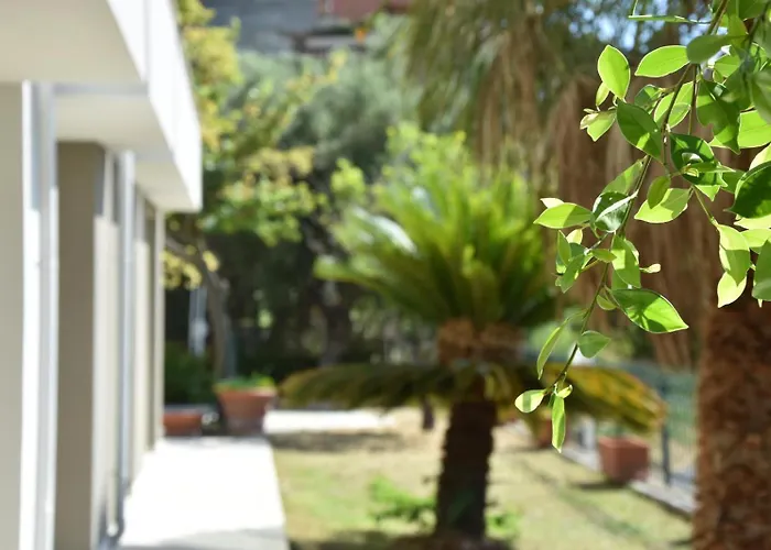 Thalore E Bed & Breakfast 3*